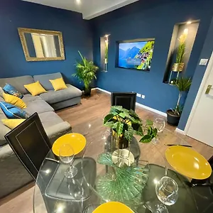 Cozy Two Bedroom - A Stroll From Gardens To - With Parking Apartment Bournemouth